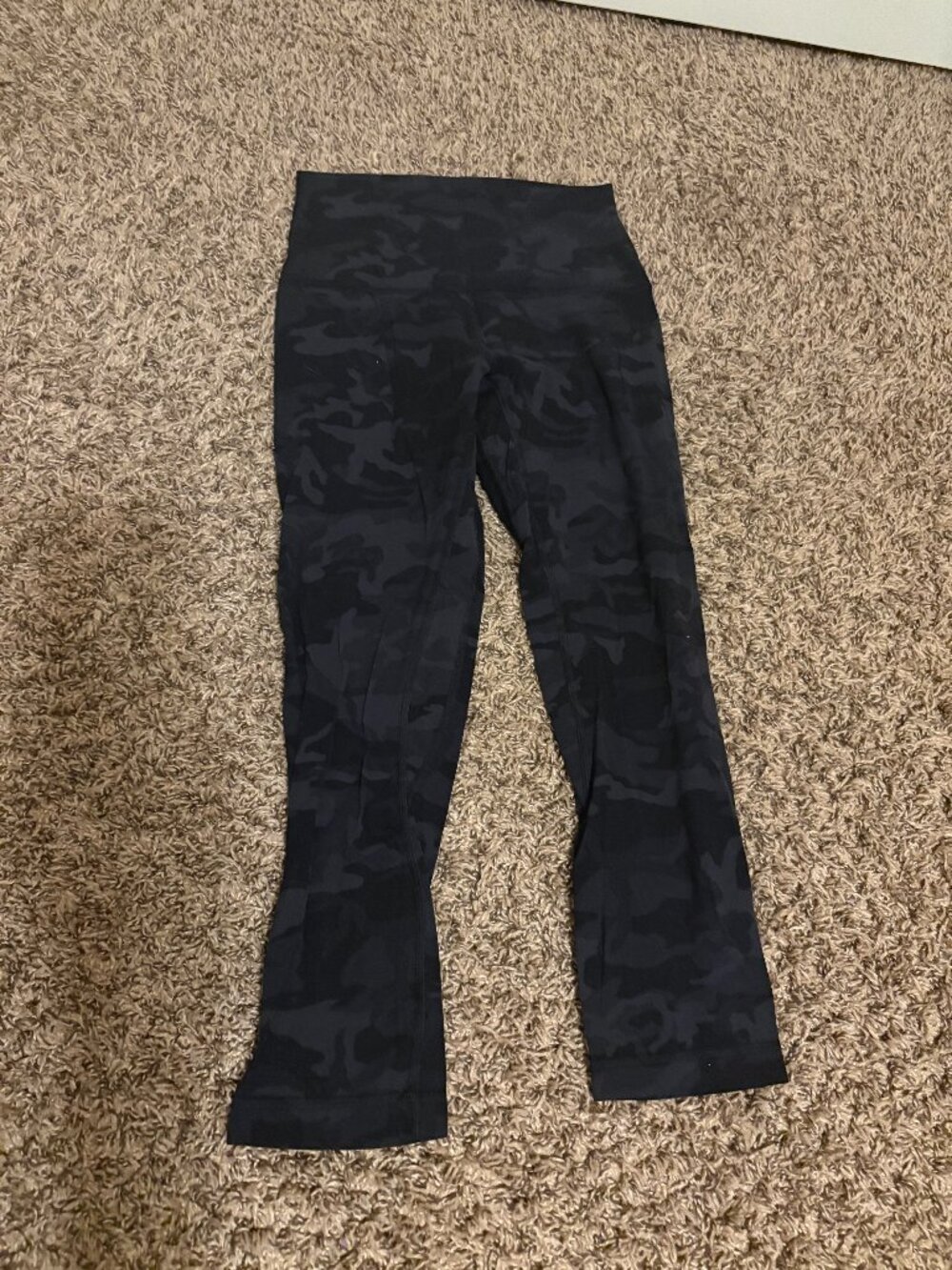 LuLuLemon Align Crop 21" Leggings Size 4 Incognito Camo Multi Grey Style W6AVIS